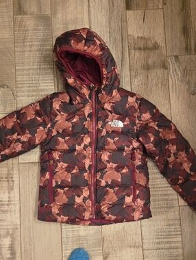The North Face  600 Down Reversible  Girls' Maroon & Rust Floral Puffer Jacket